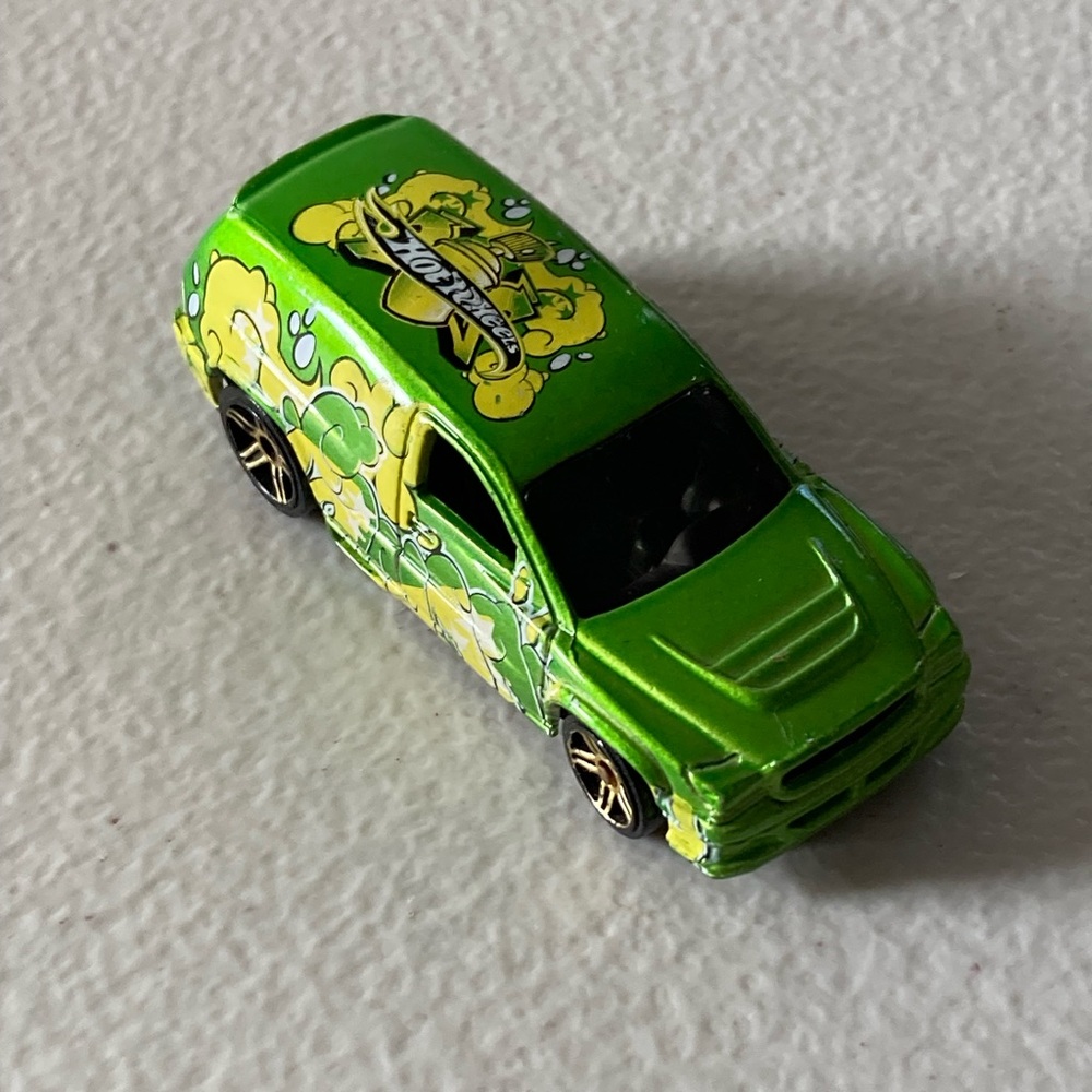 Hot Wheels 2001 Green Fandango Toy Car